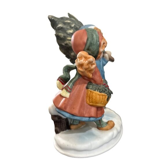 Vintage 1981 First Edition Christmas Memories Figurine "Sharing The Christmas Sp - Picture 2 of 7